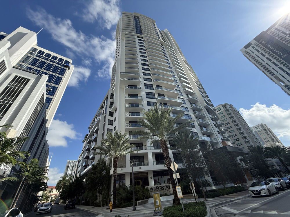 350 Las Olas Place  photo 3